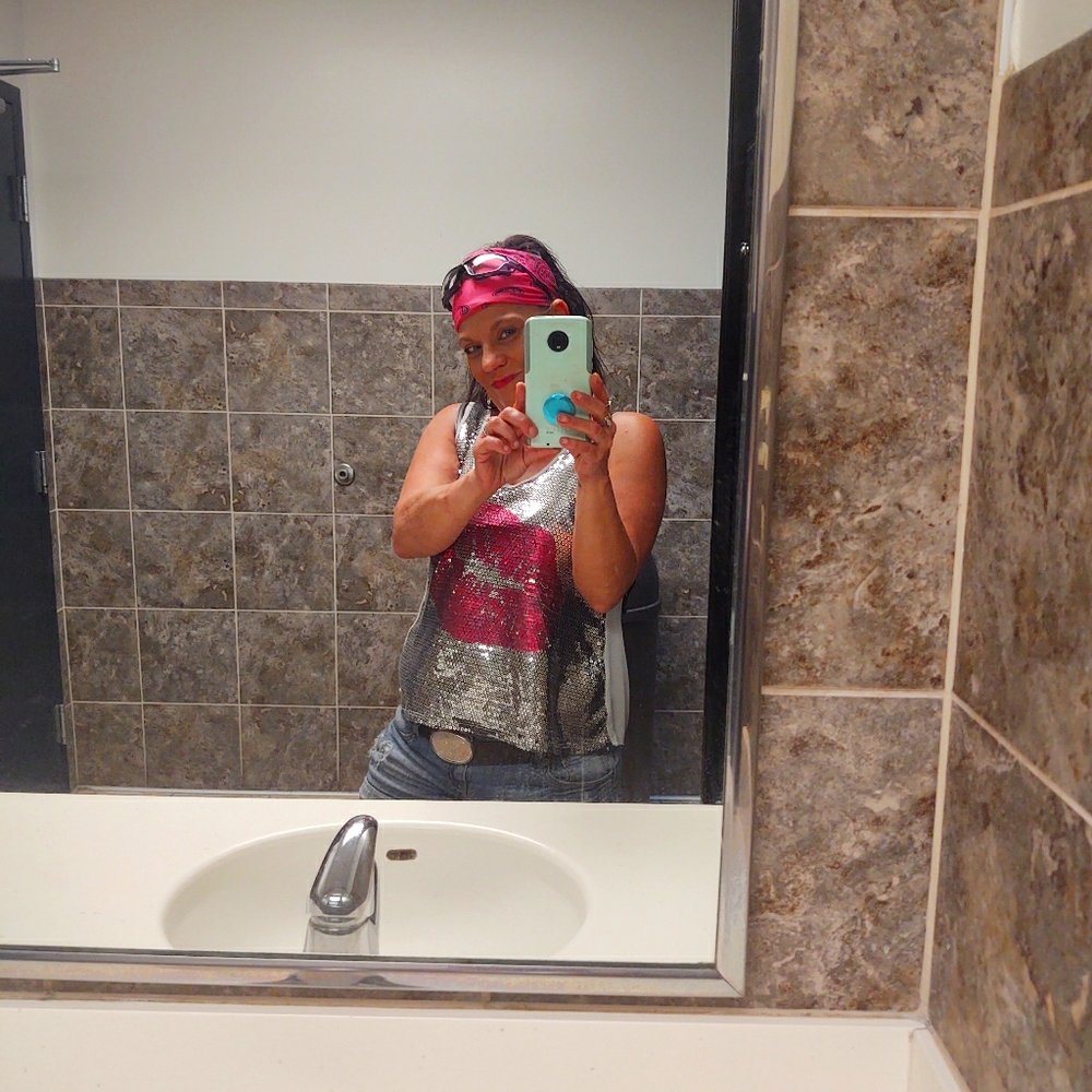 Beautiful  sequence tank.